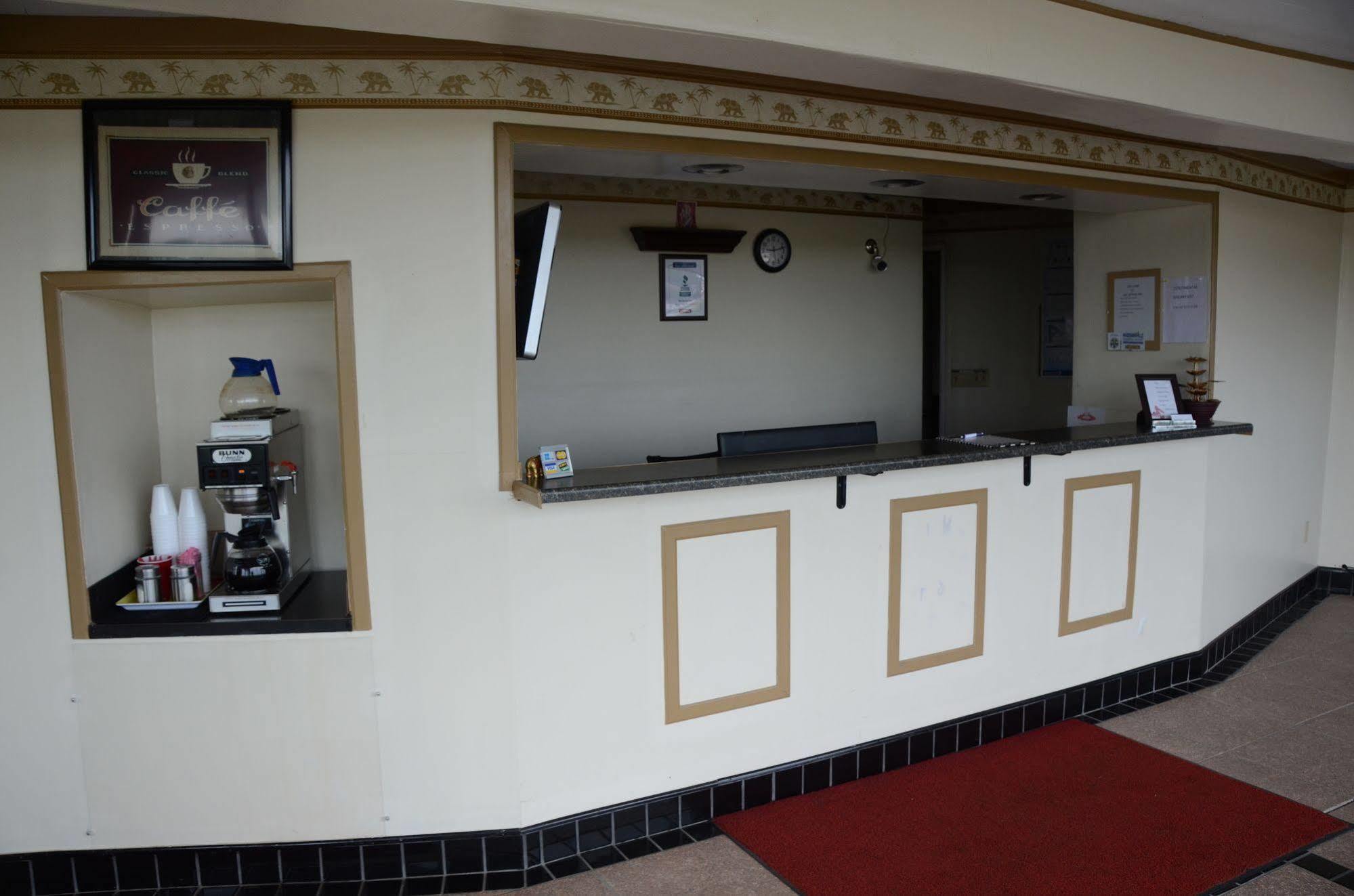 Big Spring Inn Madisonville Exterior photo